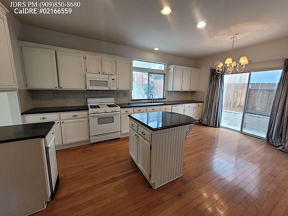 3rd image of 16378 Oldenburg Dr