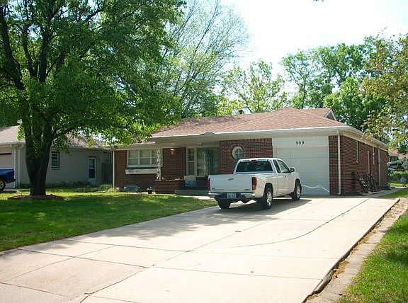 2nd image of 909 E Skyview Dr