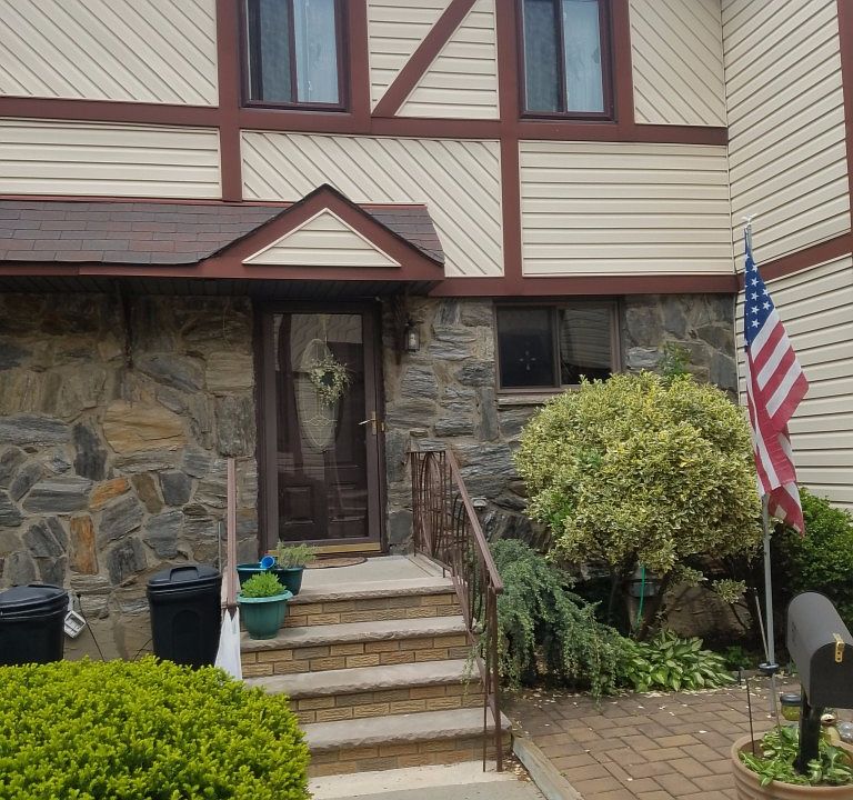 1st image of 52 Dreyer Ave