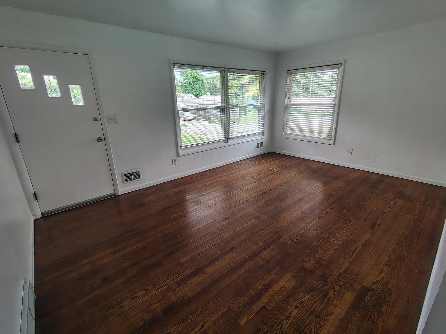 3 bed, 1200 sqft, $1,750 — Photo 2
