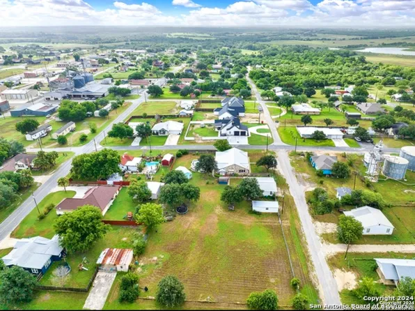 400 N Swenson LOT 4-9, Falls City, TX 78113