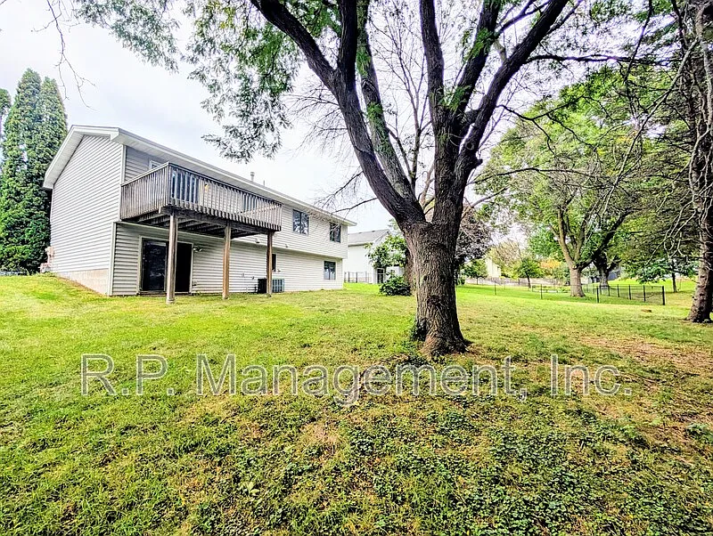 5 bed, 3.0 bath, 2400 sqft, $2,897 — Photo 1