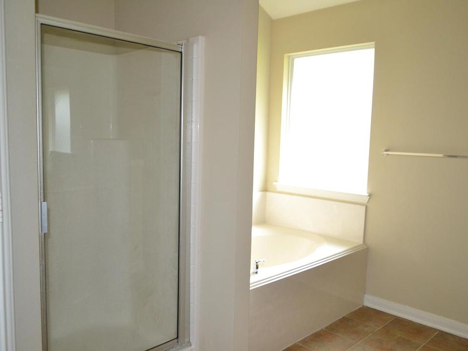 1st image of 1032 Crested Point Dr