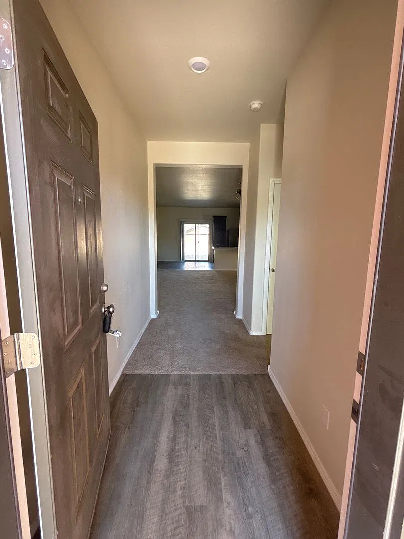 3bedroom Home in Central Rio Rancho — Photo 3