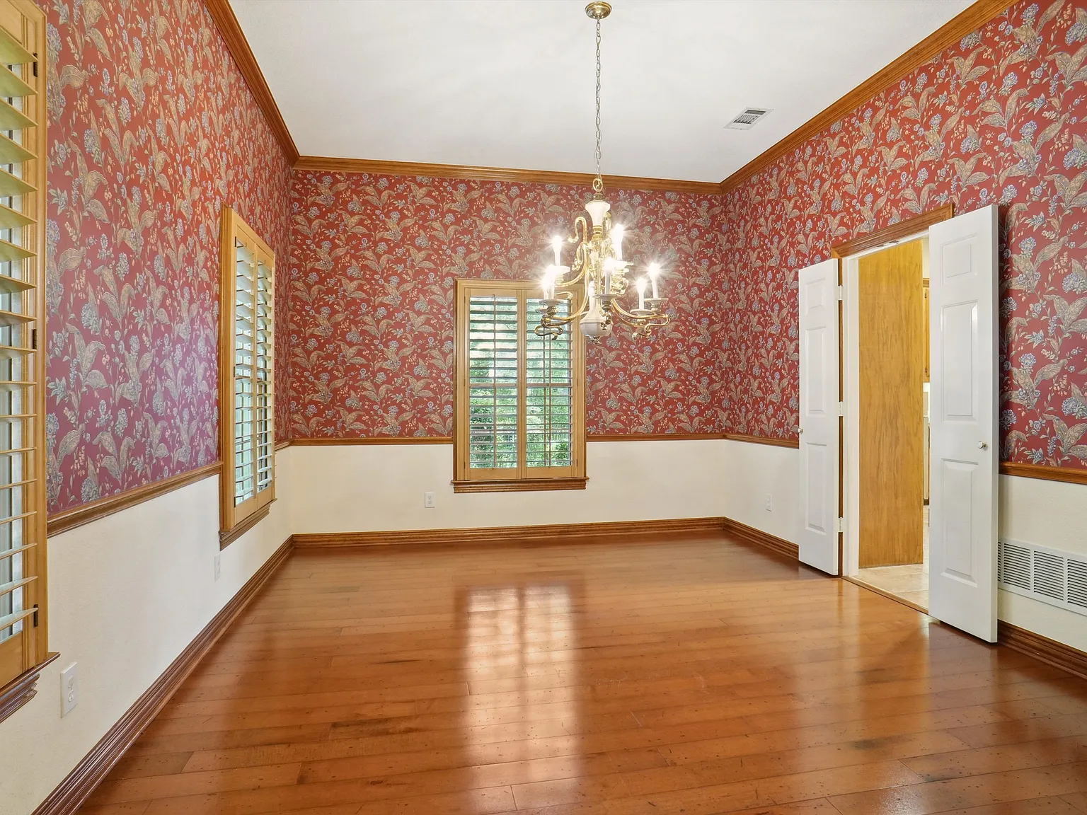 5 bed, 3.5 bath, 3335 sqft, $3,600 — Photo 3
