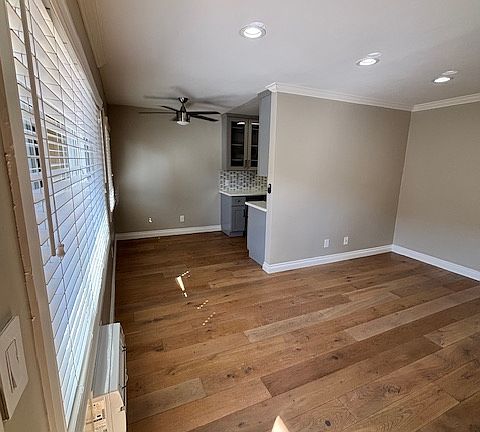 2nd image of 1149 N Westmoreland Ave #729379ef4