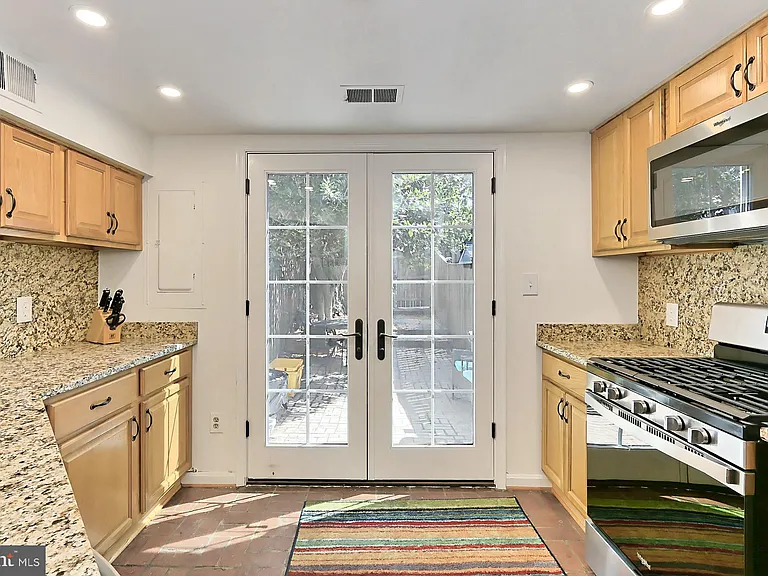314 S Alfred St — Photo 13