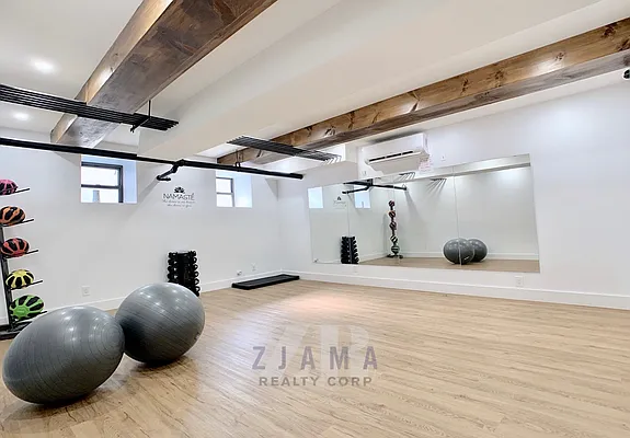 Rented by Zjama Realty Corp | media 37