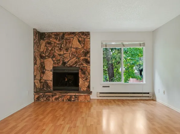 650 SW Meadow Dr APT 223, Beaverton, OR 97006