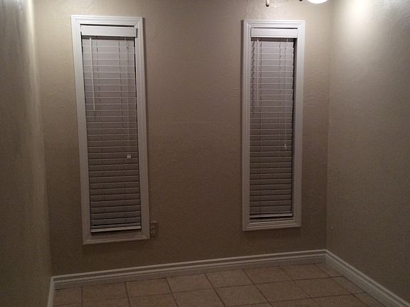 3rd image of 806 NE 17th Ct