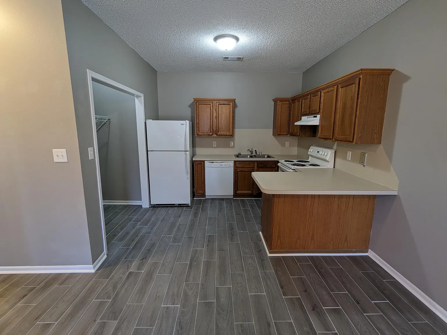2 bed, 950 sqft, $875 — Photo 3