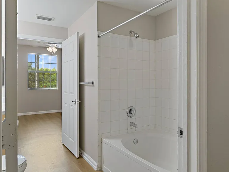 Classic finish bath with step-in shower