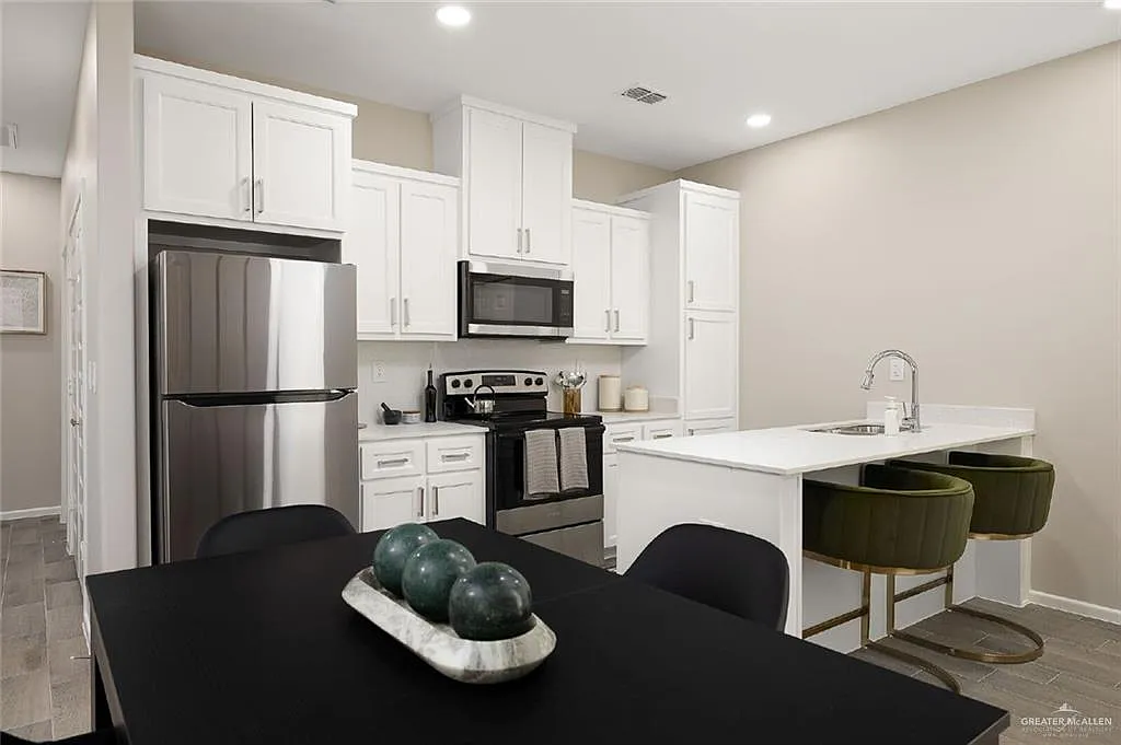 2 bed, 2.0 bath, 908 sqft, $1,075 — Photo 4
