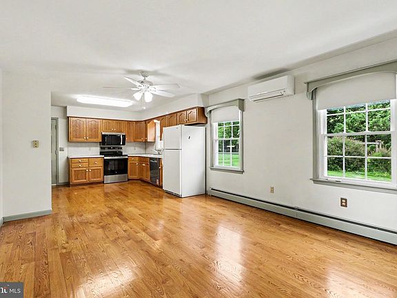 3rd image of 685 S Middlesex Rd