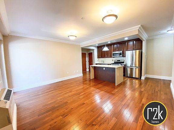 5th image of 2116 31st Ave APT 6F
