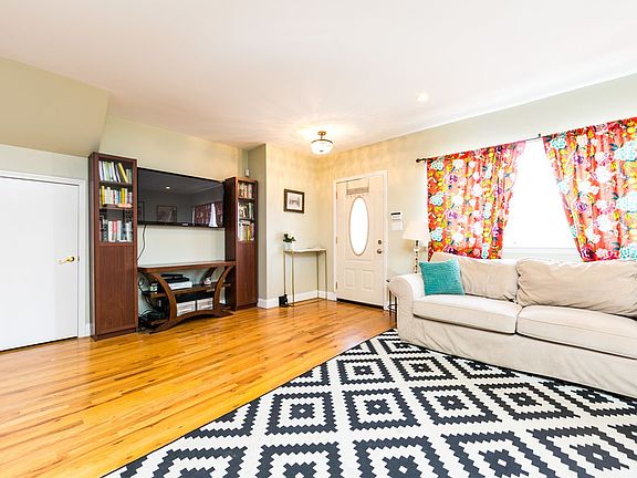 5th image of 227 Bay 7 St #2C
