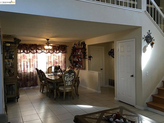 3rd image of 1009 Burnham Dr