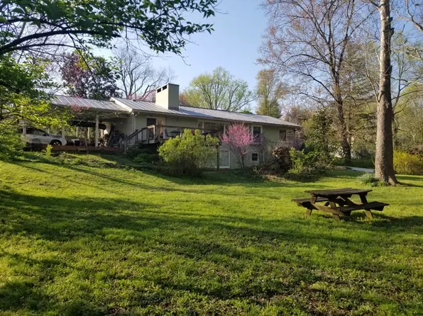 605B Ross Rd, Lexington, VA 24450