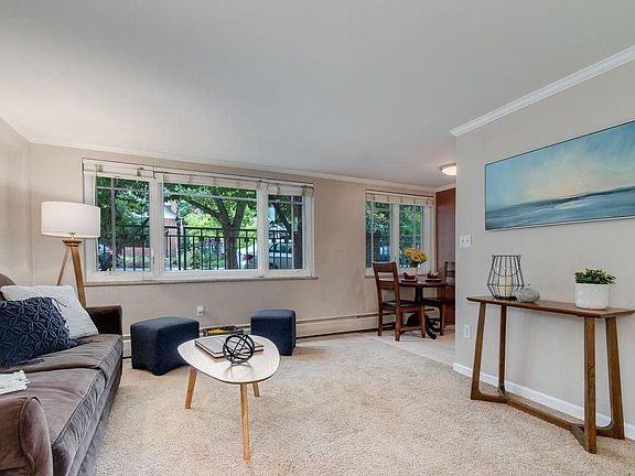 5th image of 969 S Pearl St APT 105