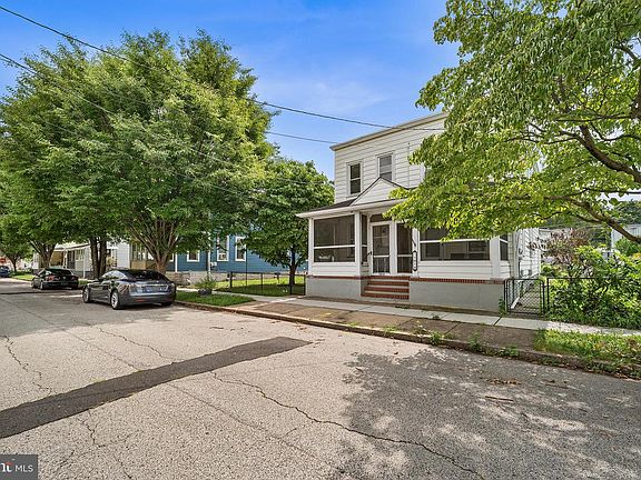 3rd image of 1012 W 4th St