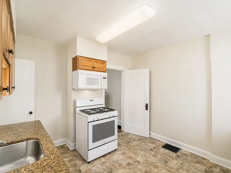 41 W California Ave — Photo 16