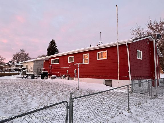 3rd image of 100 5th St SE