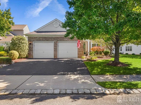 122 Orleans Rd, Monroe Township, NJ 08831