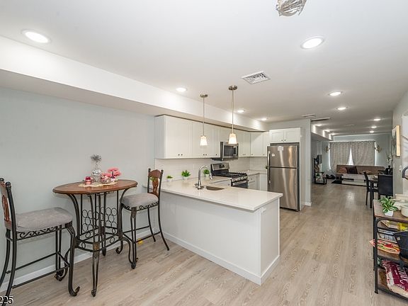 3rd image of 59 Mercer St