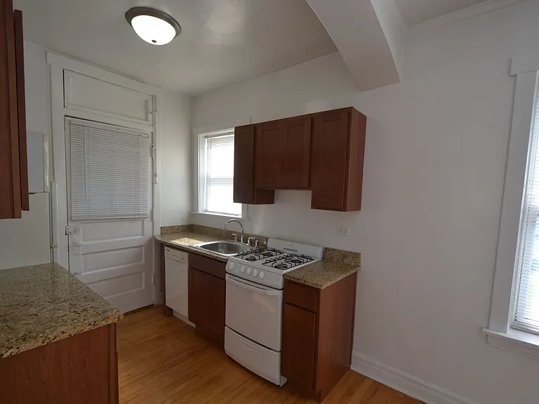 4402 N Rockwell St #3-4402-3 — Photo 13