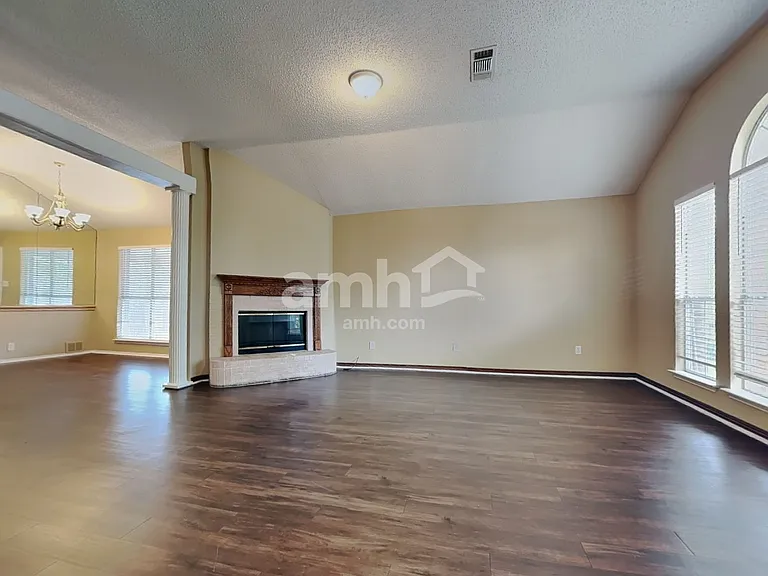 3235 Crystal Brook Ct — Photo 6
