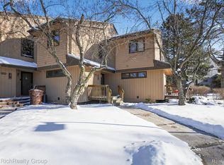 2474 Burcham Dr, East Lansing, MI 48823