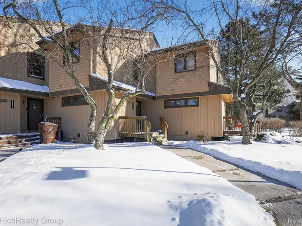 2474 Burcham Dr, East Lansing, MI 48823