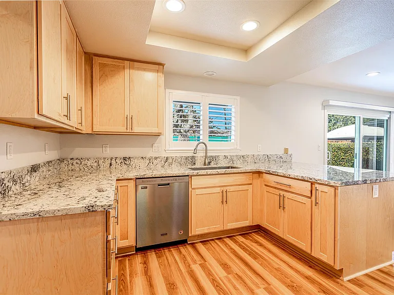 15951 Belfast Ln — Photo 8