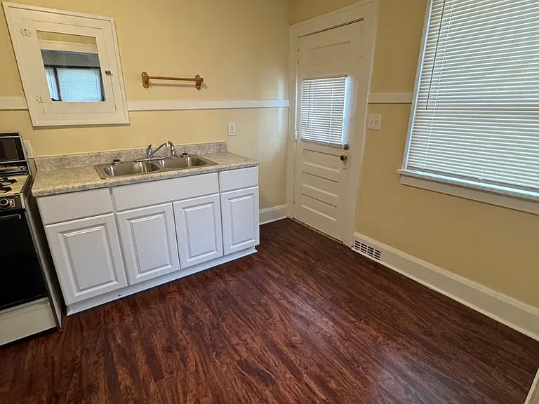 1421 Crosby St — Photo 2