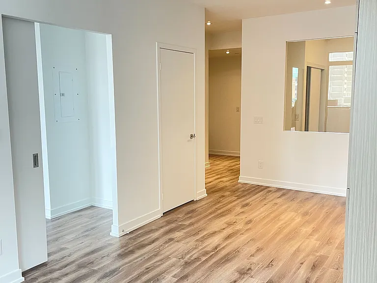 20 Edward St #512 — Photo 7