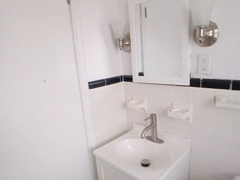 801 N Capitol Ave #4 — Photo 4