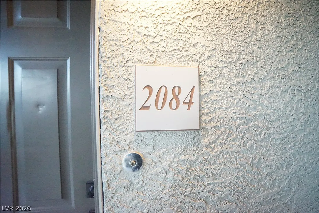 2 bed, 2.0 bath, 972 sqft, $1,695 — Photo 4