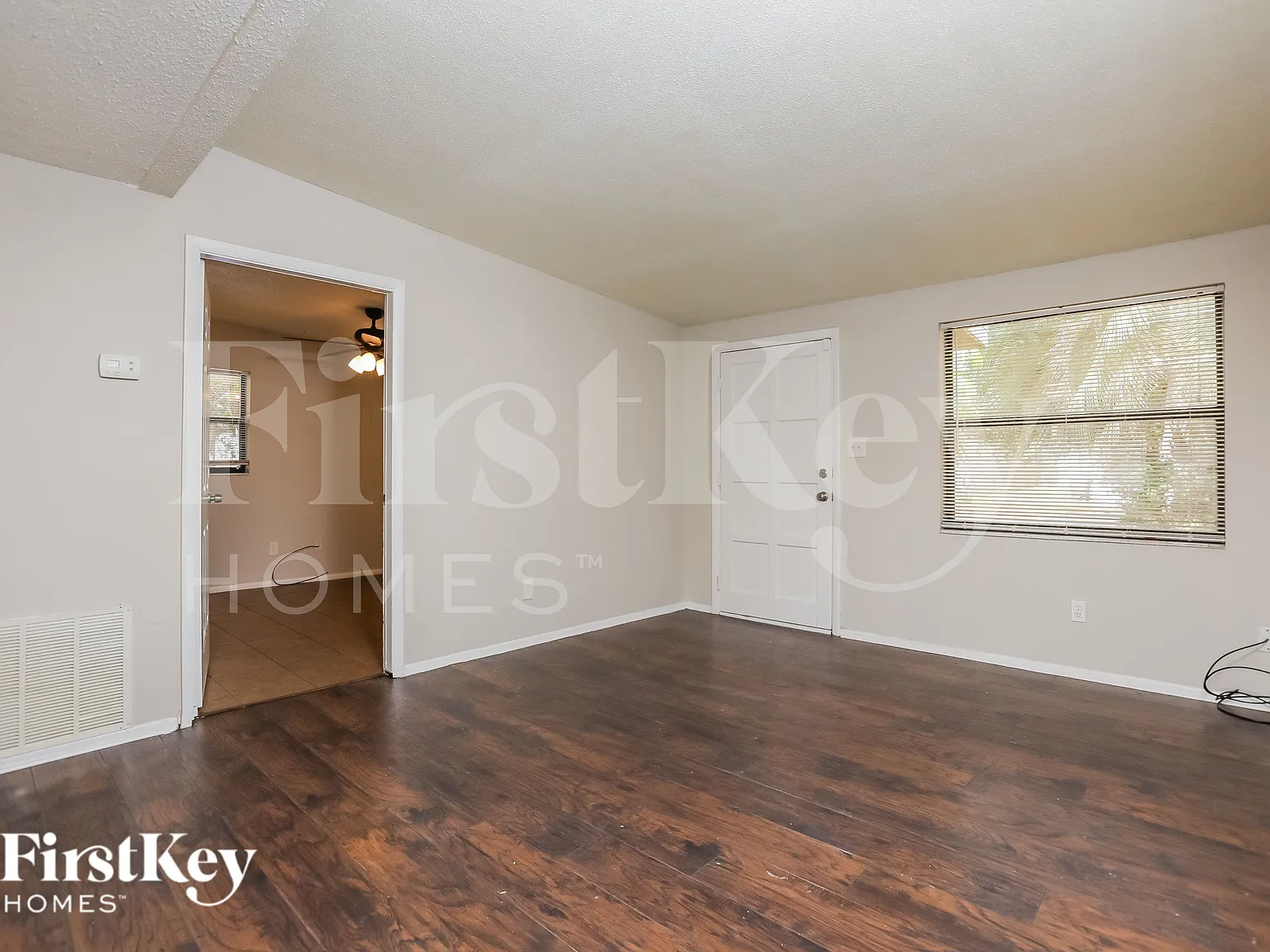 4 bed, 1.5 bath, 1289 sqft, $1,670 — Photo 2