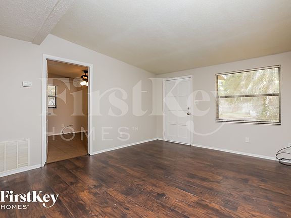2nd image of 1030 Maxey Dr