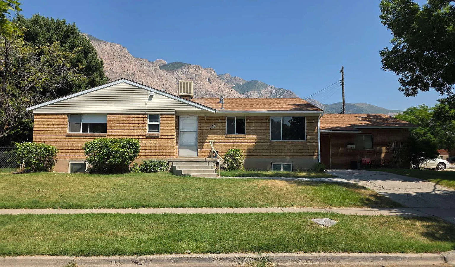 3 bed, 1.0 bath, $1,650 — Photo 1