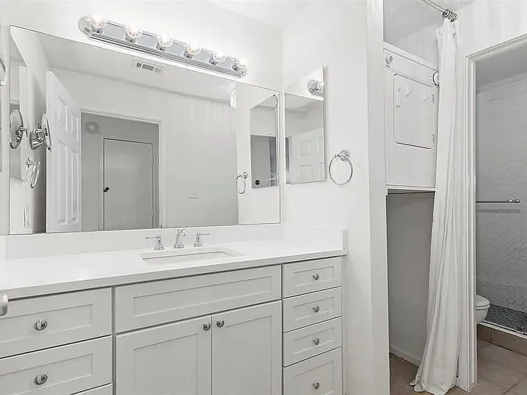 1100 Augusta Dr #3 — Photo 14