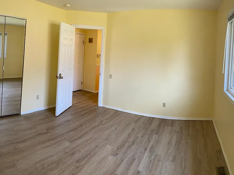 Clarington Dr — Photo 15