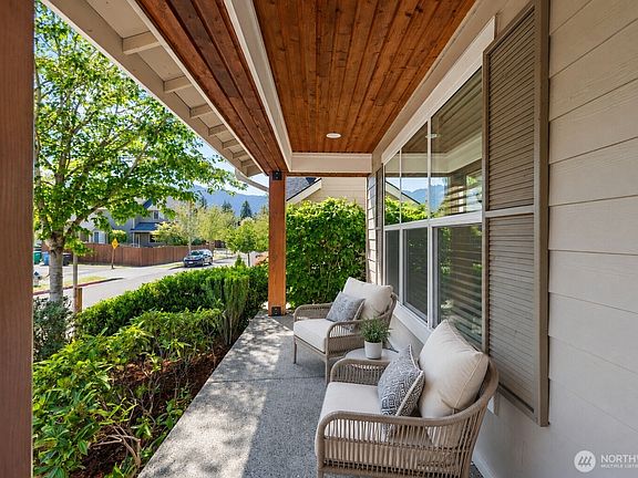 2nd image of 3098 SE 16th Street