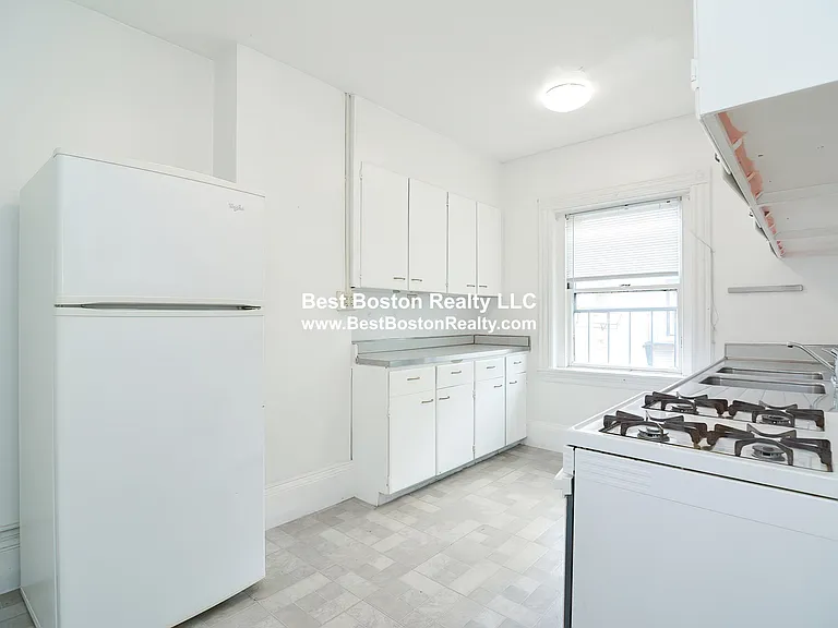 923 Beacon St #3 — Photo 3