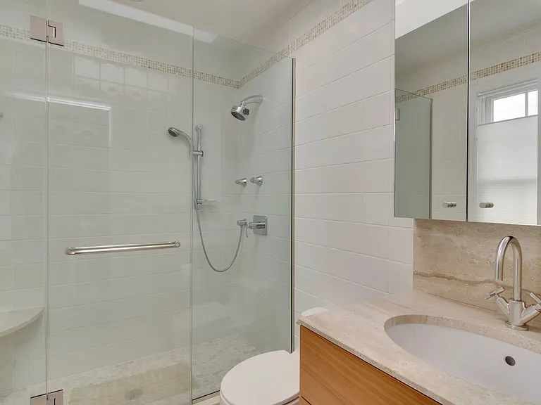 62 Bayfield Ln — Photo 10