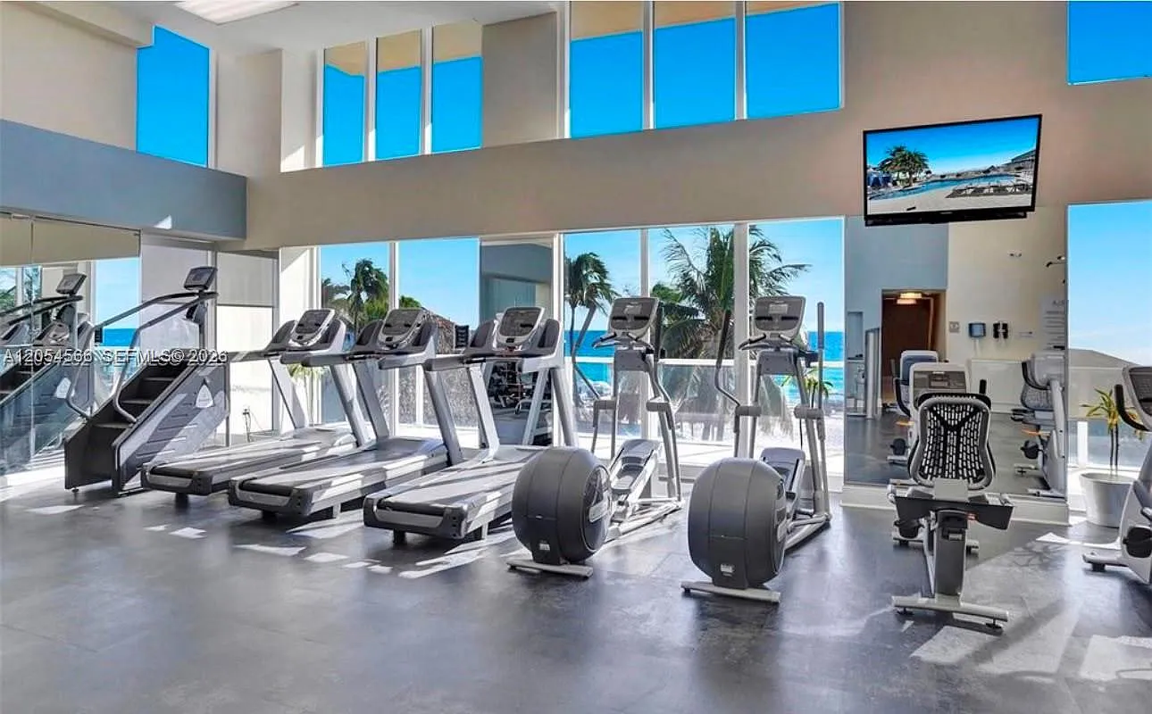 La Perla Condo — Photo 4