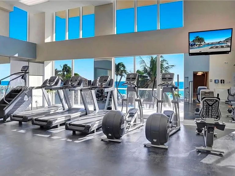 16699 Collins Ave #1410 — Photo 4