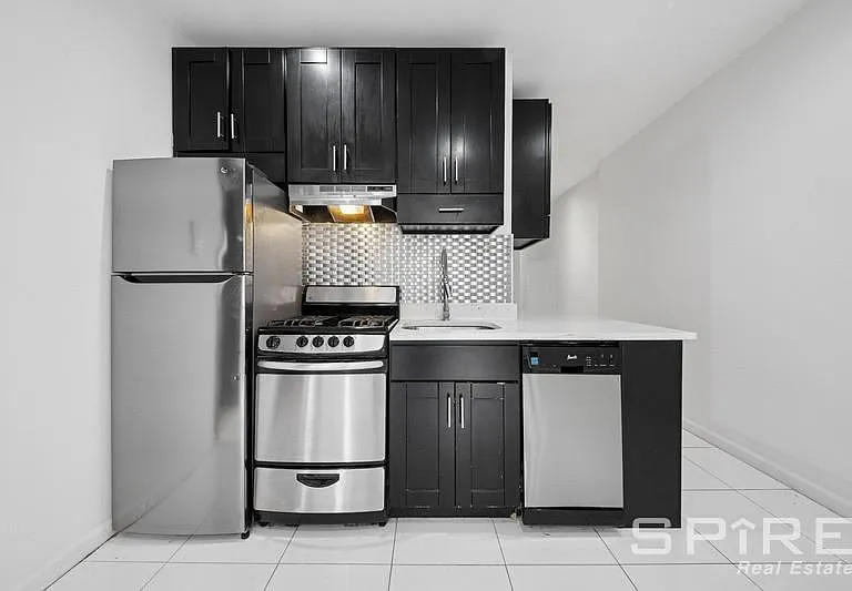 204 W 108th St #Penthouse 6 — Photo 6