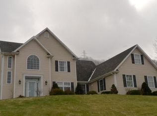 5 Jennifer Ln, Sugarloaf, PA 18249