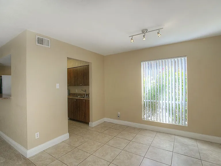 ASHTON PLACE APARTMENTS — Photo 10